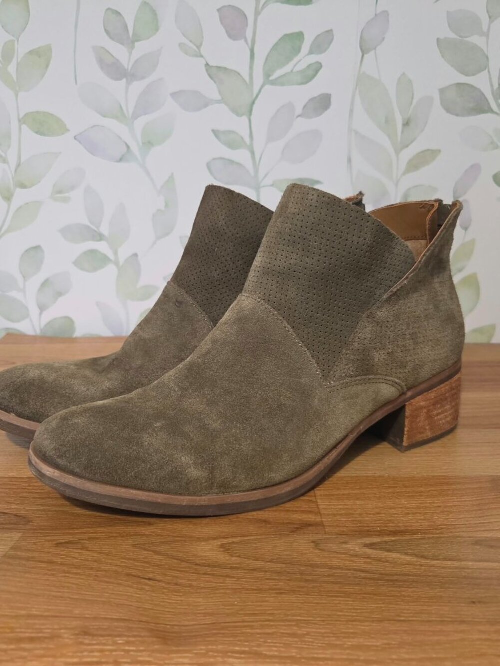 Kork-Ease Olive Green Suede Perforated Ankle Booties – Size 9.5M